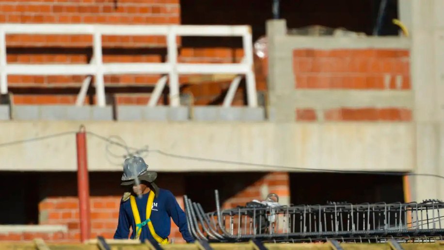 Construção empregou 2,5 milhões e pagou média de 2,1 salários mínimos