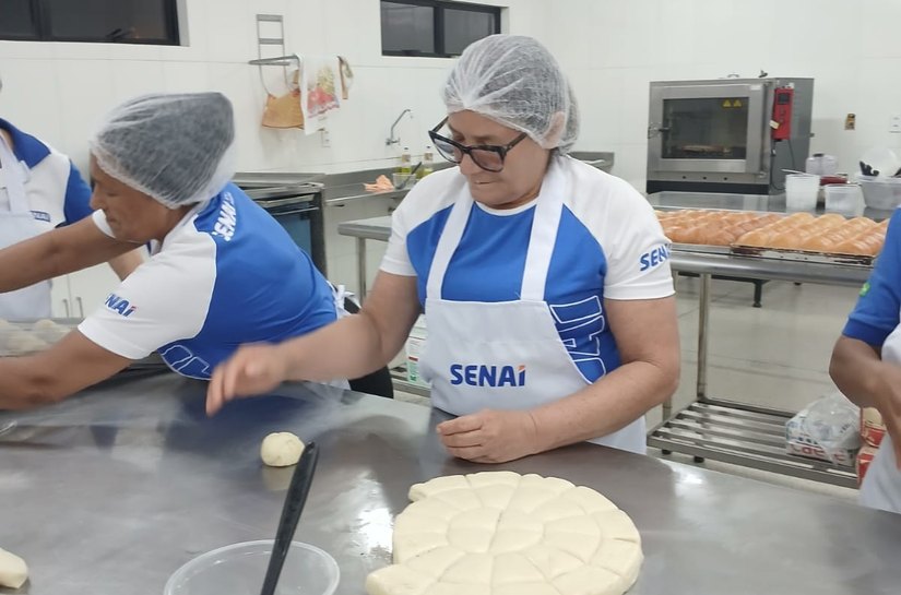 Curso de Confeiteiro do SENAI Benedito Bentes combina vocação empreendedora e demanda crescente do mercado em Alagoas