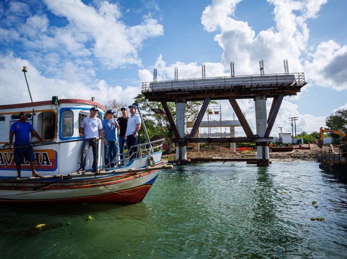 Ao lado de ministro, Paulo Dantas visita obras da ponte Penedo-Neópolis e autoriza construção de creches Cria
