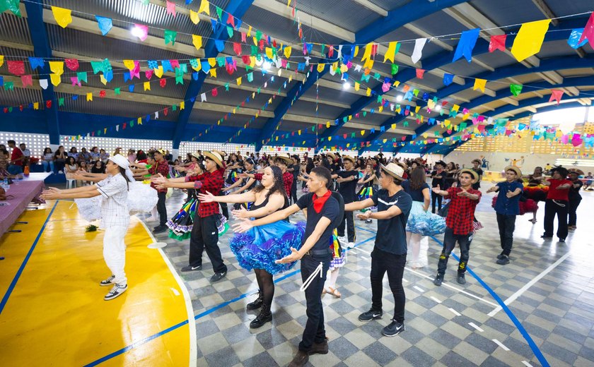 Quadrilhas, forró e muita tradição movimentam festas juninas das escolas estaduais