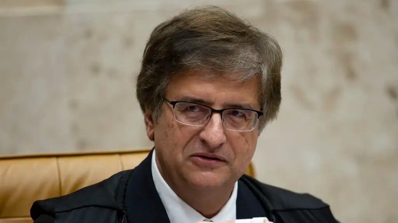 Gonet diz que é preciso aguardar apuração sobre arma de Bolsonaro para definir se é motivo para fim de domiciliar