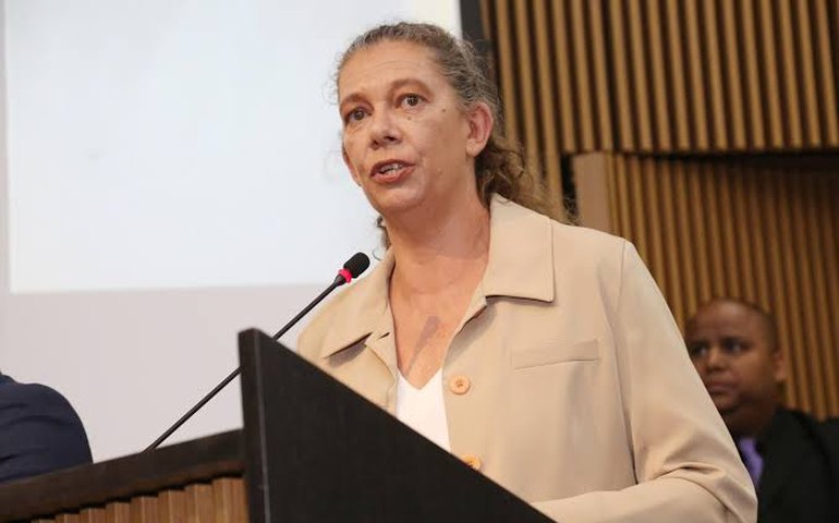 Ana Moser discute com gamers sobre eSports e responde internautas nas redes