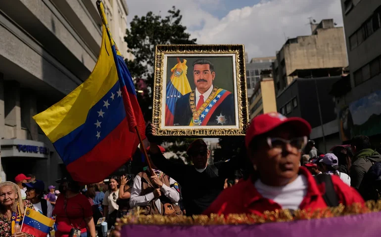 Forças americanas abordam petroleiro sancionado e ligado à Venezuela no Atlântico Norte, diz autoridade dos EUA