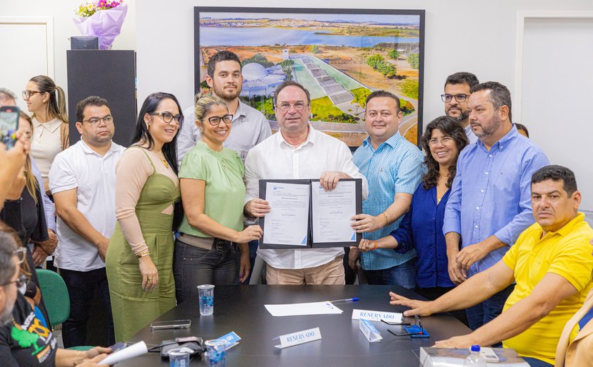 Prefeito Luciano autoriza pavimentação de mais 14 ruas no São Luiz, construção de escola e biblioteca digital em Arapiraca