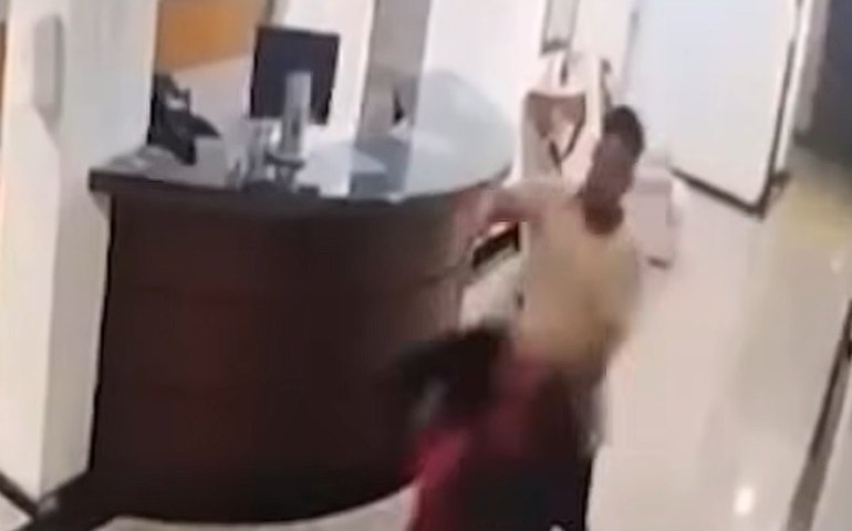 Recepcionista é espancada por hóspede após recusar beijo em hotel no Paraná: 'Eu ia morrer'