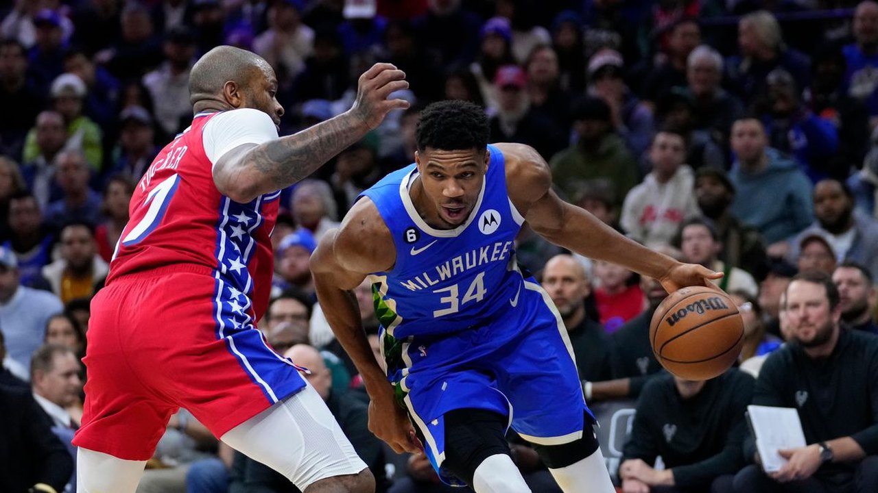 Bucks perdem para os 76ers e Antetokounmpo treina lance livre após o jogo