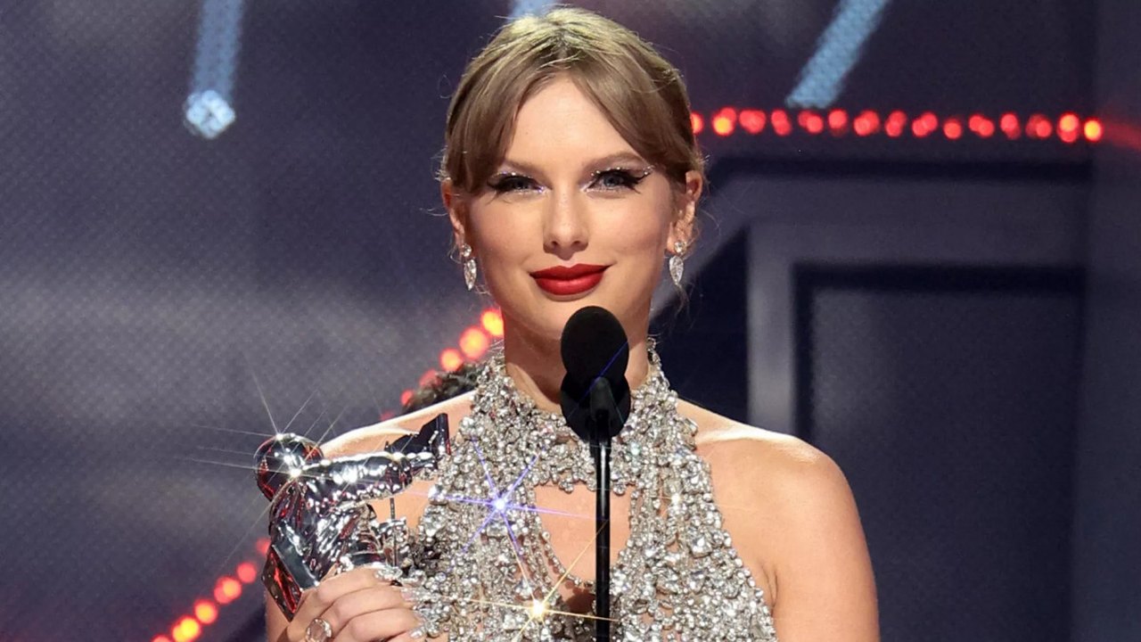 Taylor Swift anuncia novo álbum após ser a principal vencedora do VMA da MTV