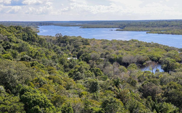 Atividade agressiva dos EUA no Caribe pode gerar instabilidade na Amazônia, alerta revista