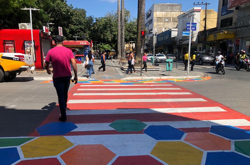 SMTT realiza intervenção urbanística em faixa de pedestres no Centro de Arapiraca