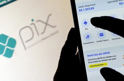 Fazer Pix para desconhecidos pode colocar seu nome em investigações criminais, alerta advogada