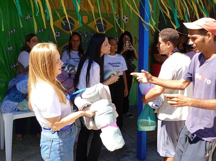 Assistidos pelos Centros Pop recebem doações de cobertores
