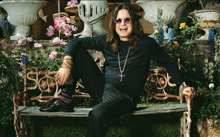 Cachorro queimado em incêndio é adotado por família de Ozzy Osbourne