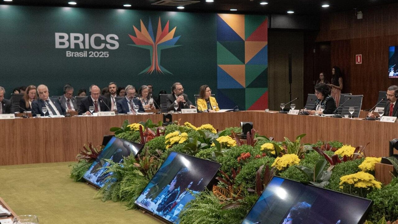 Tensões globais pedem envolvimento comercial mais estreito no BRICS, diz oficial