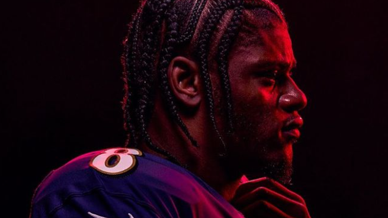 Estrela do Baltimore Ravens, Lamar Jackson é eleito MVP da NFL pela segunda vez
