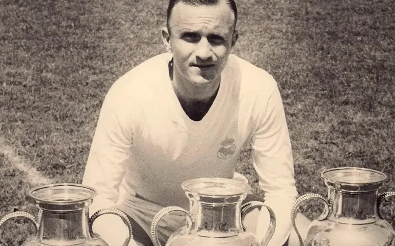 Morre José Emilio Santamaría, lenda do Real Madrid e ex-técnico da Espanha, aos 96 anos