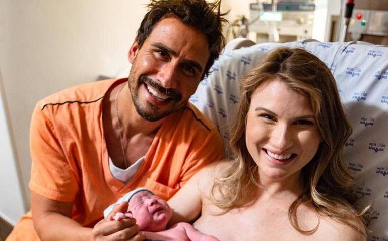 Nasce segundo filho do ator Julio Rocha, de ‘Fina Estampa’