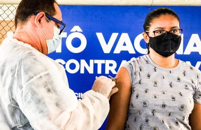 Campo Alegre inicia vacinação para todos os profissionais da educação acima de 18 anos 