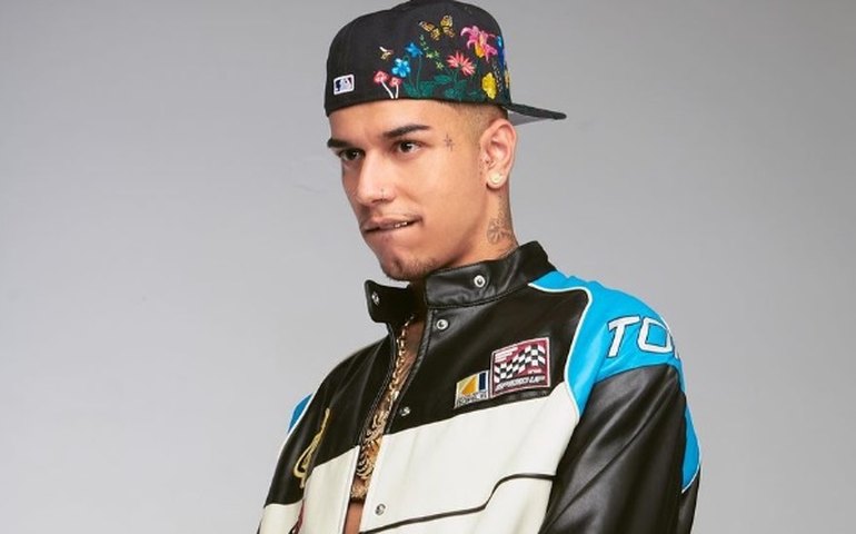 Rapper finge passar mal durante show no The Town e assusta fãs