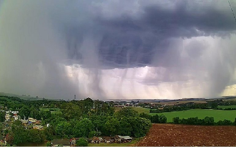 Vários Estados do Brasil têm alerta de temporais neste início de semana