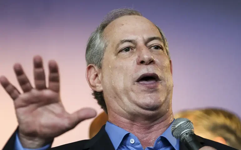 Ciro Gomes mantém desejo de aliança com o PL e diz que Michelle Bolsonaro 'humilhou' presidente da sigla no Ceará