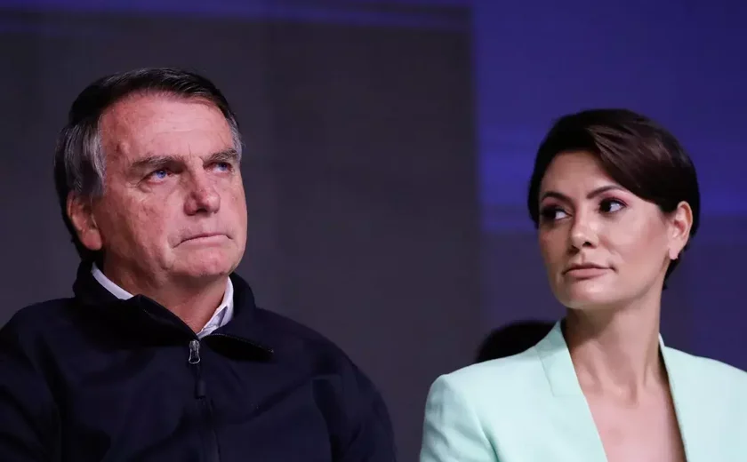 Aliados aconselham Bolsonaro a pressionar Tarcísio e lançar Michelle à Presidência