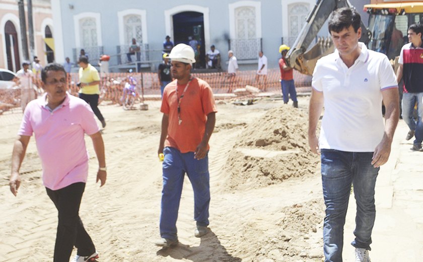 Prefeito de Penedo acompanha obras no Centro Histórico