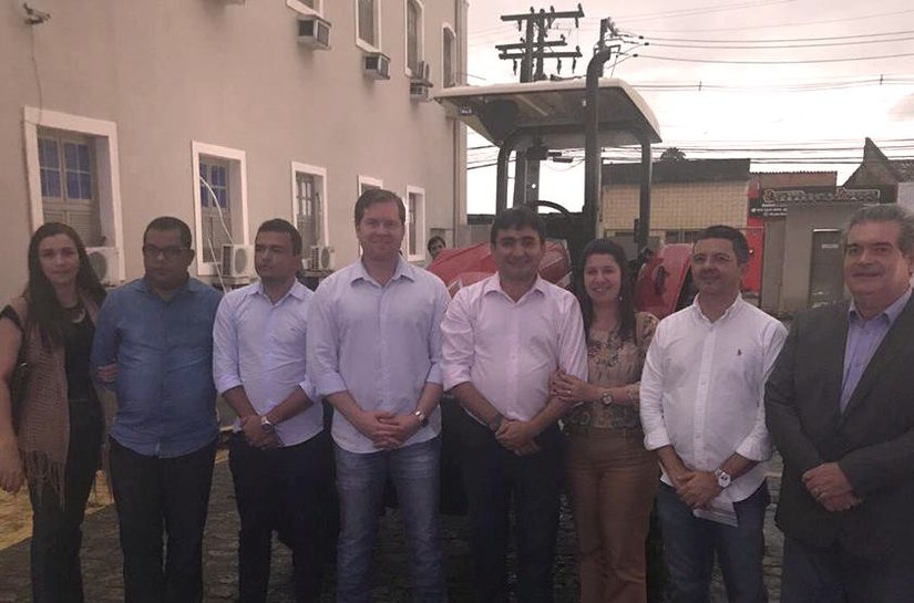 Prefeito de Olho D'Água Grande garante a aquisição de mais um trator agrícola