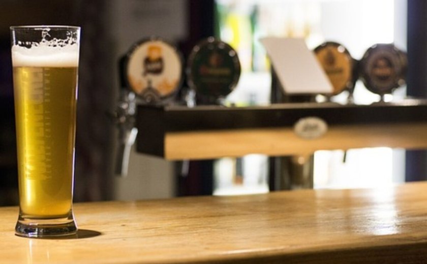 Homem é autuado por calote após consumir em bar e não pagar valor total da conta,