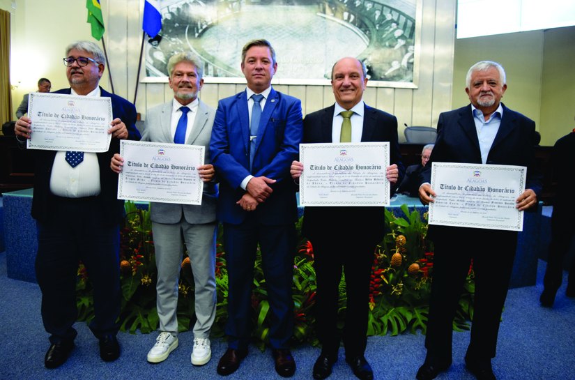 Assembleia Legislativa homenageia empresários da construção civil e do comércio