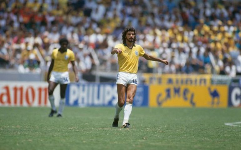 Sócrates é homenageado na França e vira nome de rua em Vila Olímpica