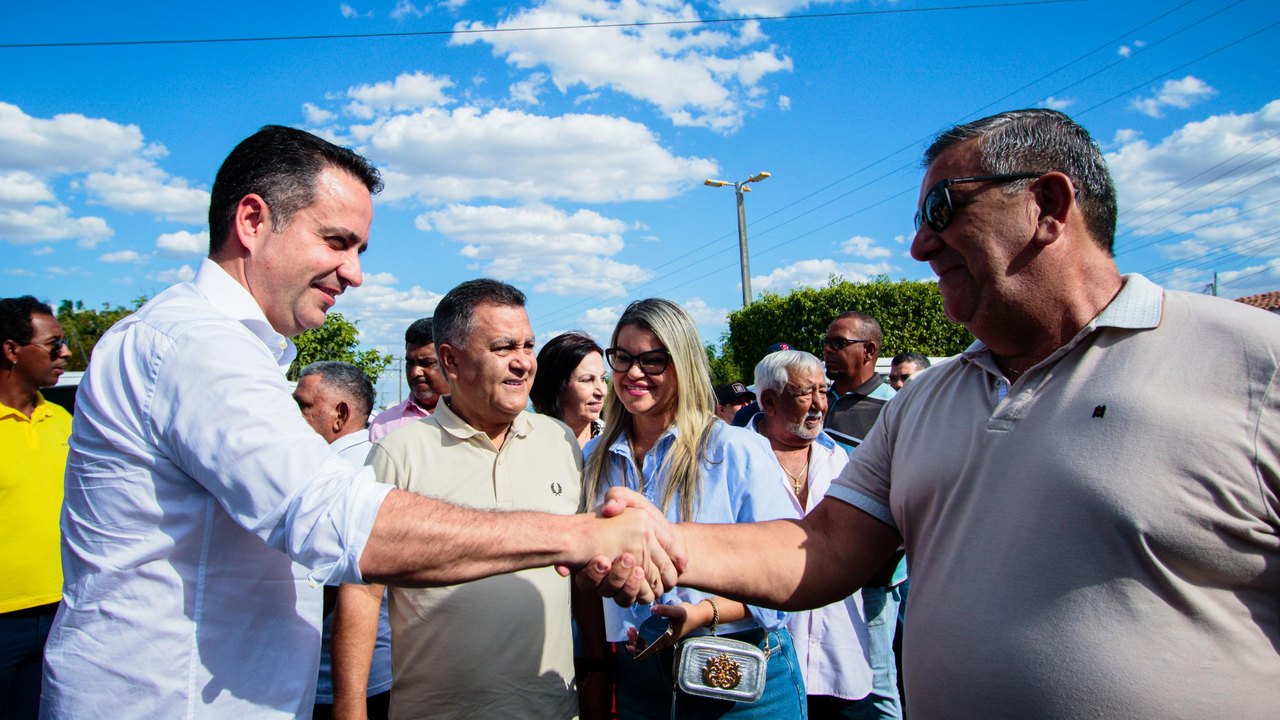 Governador inaugura pavimentação de ruas em Monteirópolis