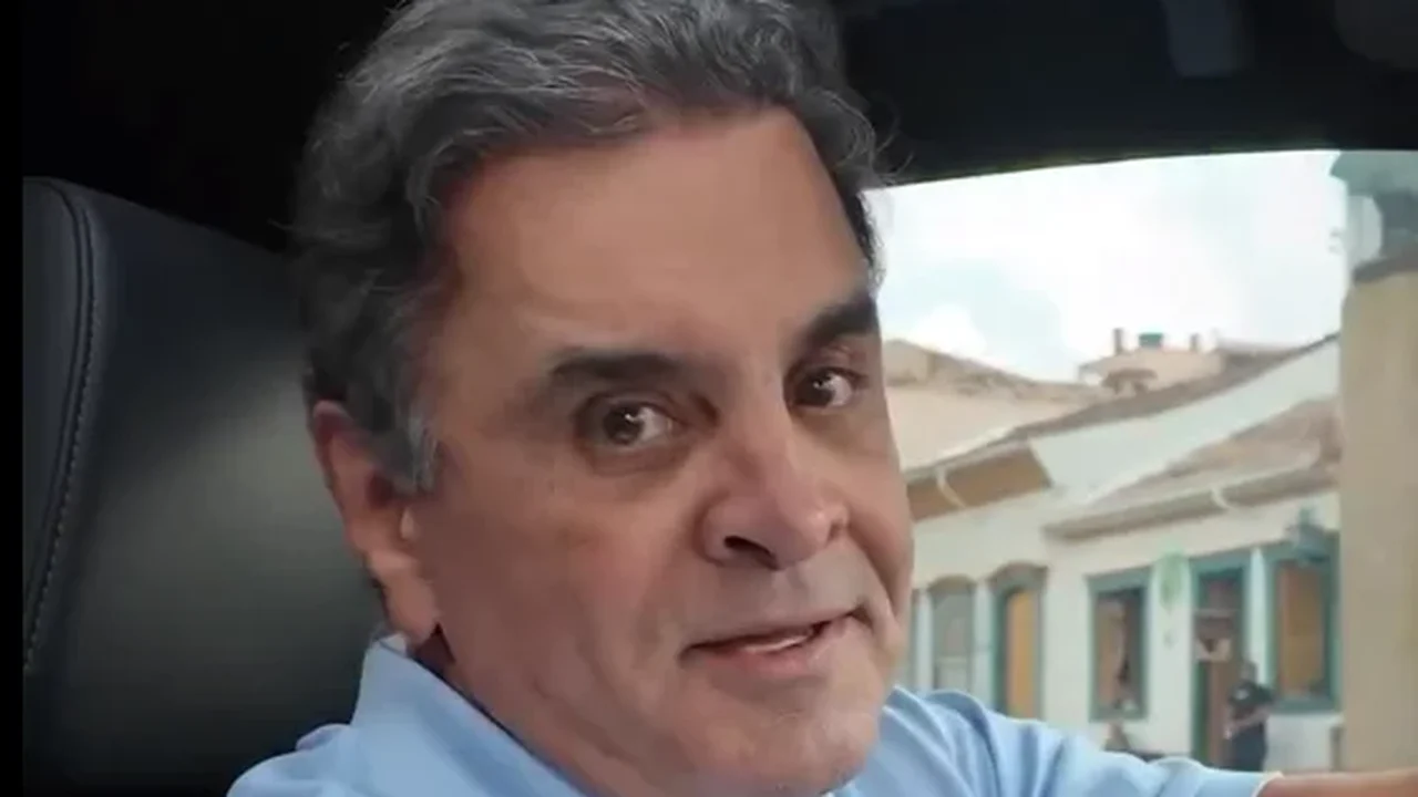 Aécio Neves, que deu procuração para mais de 100 ações contra jornalistas em Alagoas, volta atrás e será candidato ao Senado