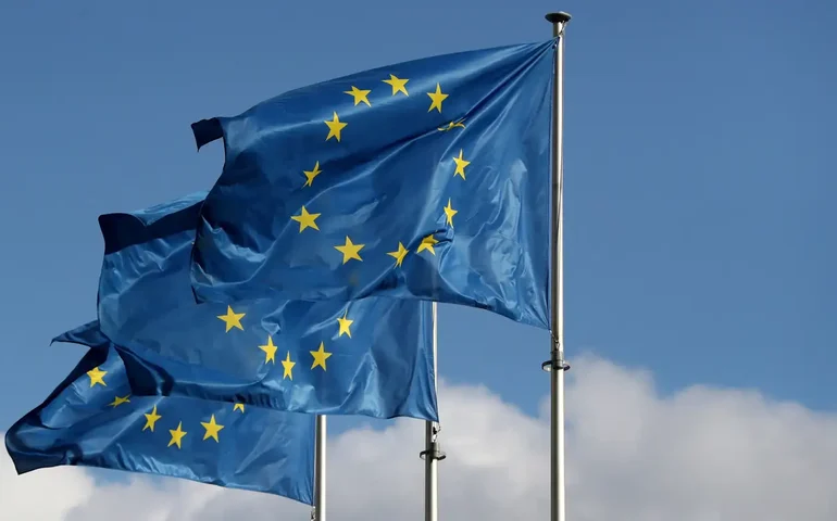 Acordo UE-Mercosul: Macron se opõe a aprovação sem garantias ao setor agrícola