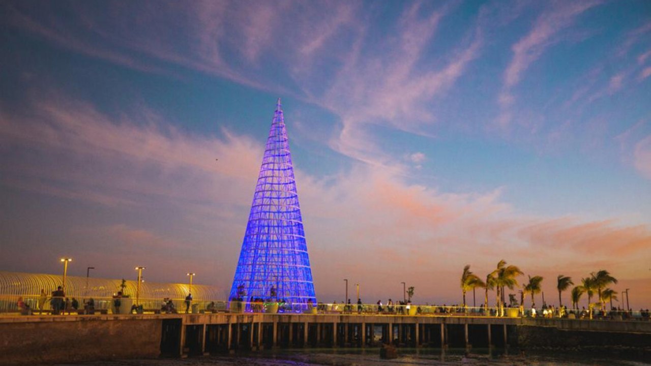Prefeitura comprova segurança da estrutura e retoma montagem da árvore de Natal gigante