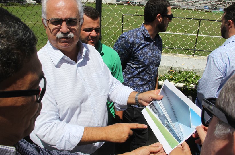 Teófilo visita Fumeirão e mostra projeto de ampliação à diretoria do ASA