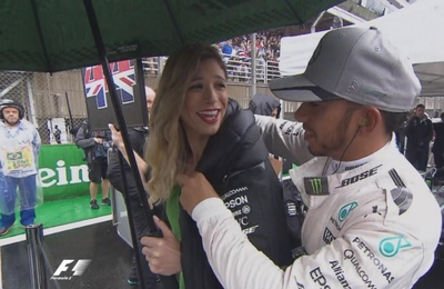 Hamilton vence e adia decisão da F-1 em GP com chuva e duas paralisações