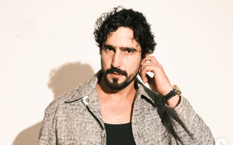 Renato Góes chora com declaração dos filhos e de Thaila Ayala no 'Encontro'