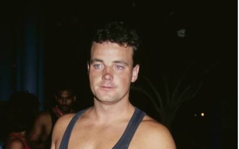 Após ter o pênis decepado pela esposa, John Wayne Bobbitt perde os dedos dos pés devido a uma doença rara