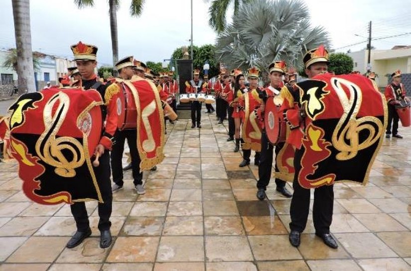 Incentivo à leitura e apresentações culturais fazem parte da programação do Governo Presente