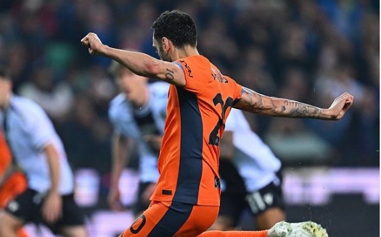 Inter de Milão vence com gol nos acréscimos e mantém vantagem sobre o Milan no Italiano