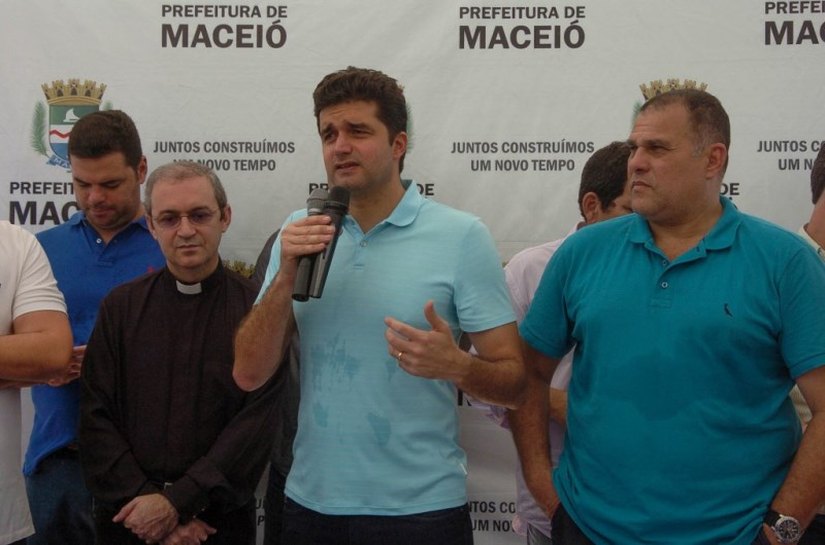 Rui assina ordem de serviço para reforma da Praça Lucena Maranhão