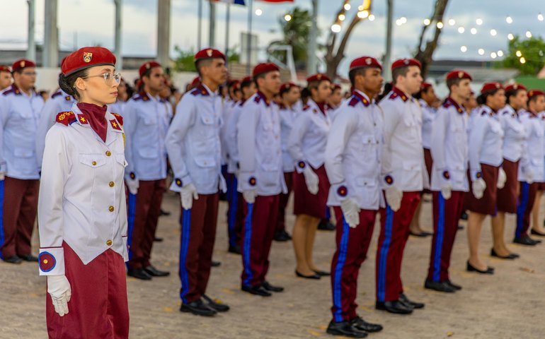 Concluintes do Ensino Médio celebram formatura no Colégio da Polícia Militar da capital
