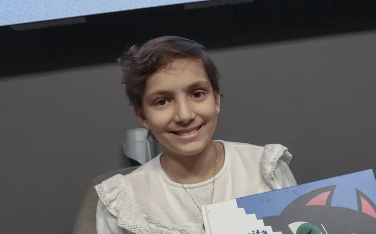 María Caamaño, a 'guerreira do futebol', morre de câncer aos 13 anos e recebe homenagens de atletas: 'Sorriso precioso'