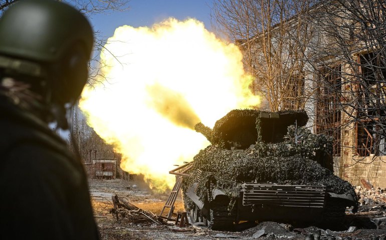 Militares russos libertam povoado Zapadnoe na região de Carcóvia, diz MD