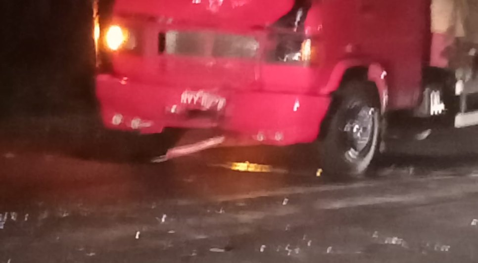 Motociclista morre após colidir com caminhão em São Domingos
