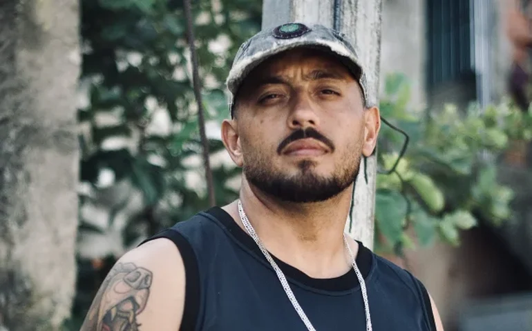 Entre dores, revoltas e rimas, Alemar estreia álbum 'Além do Mar'