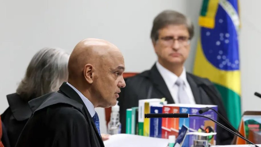 Moraes lê relatório e PGR reforça que Bolsonaro buscou manter poder