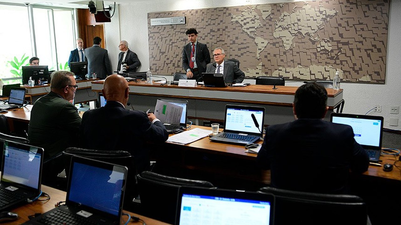 CRE aprova acordos internacionais com Emirados Árabes e Canadá