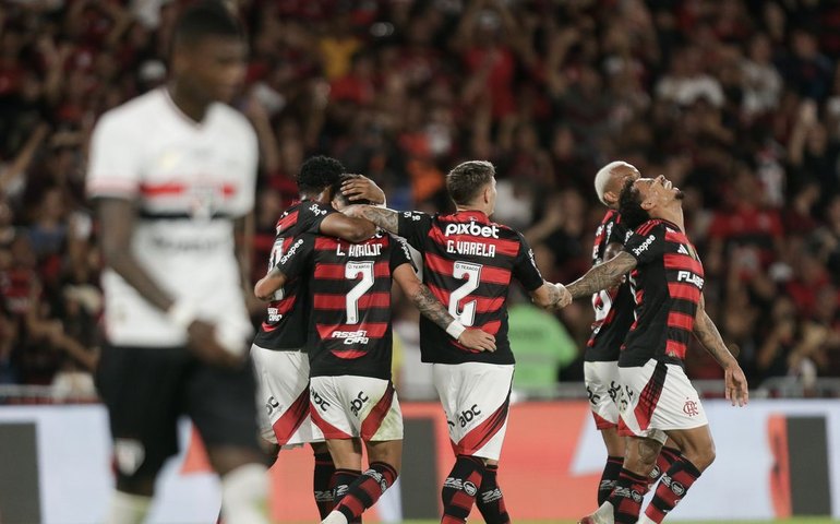 Flamengo vence São Paulo por 2 a 0 no retorno do Brasileiro