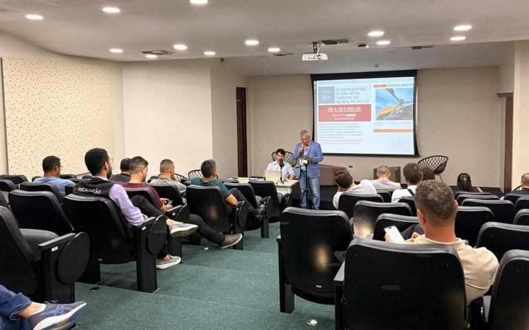 Seplag realiza leilão de aeronave inservível e arrecada R$ 7,3 milhões